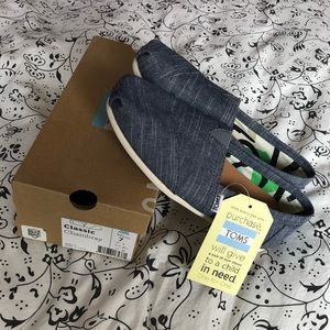 TOMS Classic Chambray Slip-On